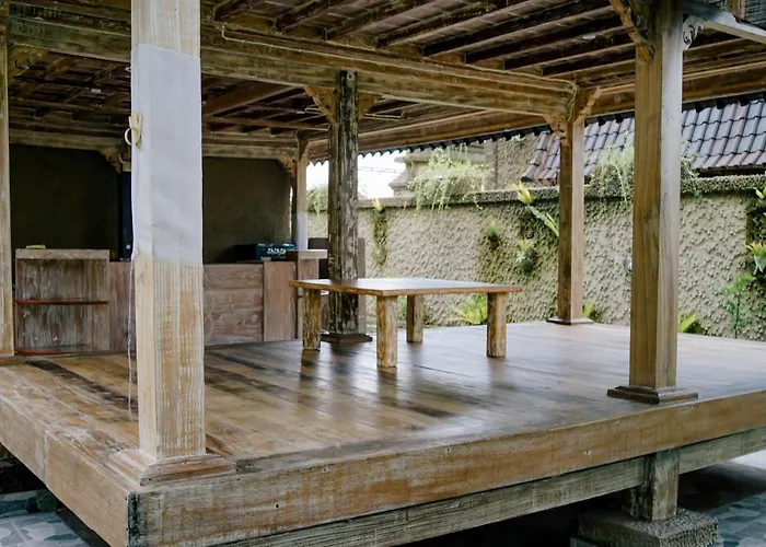 Alvia Joglo House & Private Pool ロッジ *